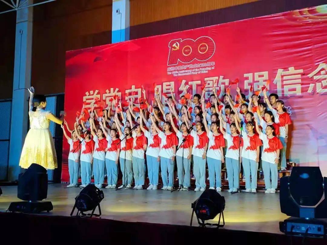 逃出昏暗的房子